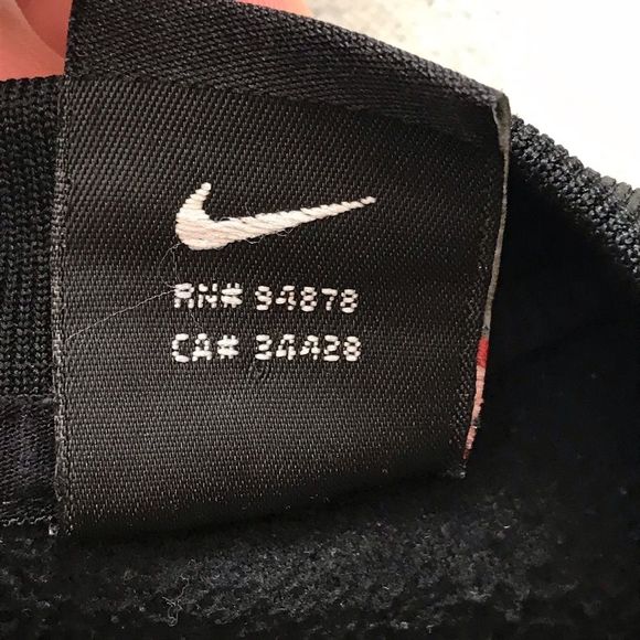 Nike Men's Black Crewneck Sweater with Red Logo - Picture 7 of 7